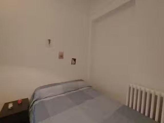 Bonito Habitación en Calle de San Bernardo, Palacio