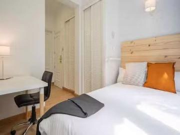 Único Habitación en Calle de San Lorenzo, Justicia