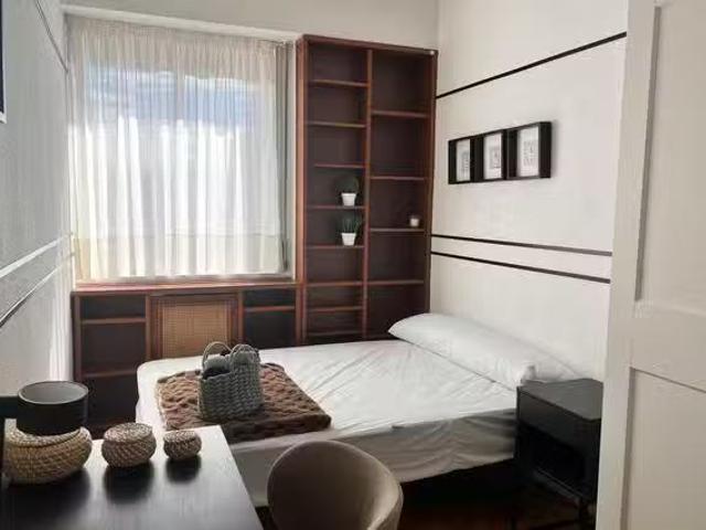 Único Habitación en Calle de Valdevarnes, Valdezarza