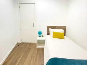 Nuevo Habitación en Calle de Valencia, Embajadores
