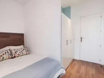 Único Habitación en Calle de Valencia, Embajadores