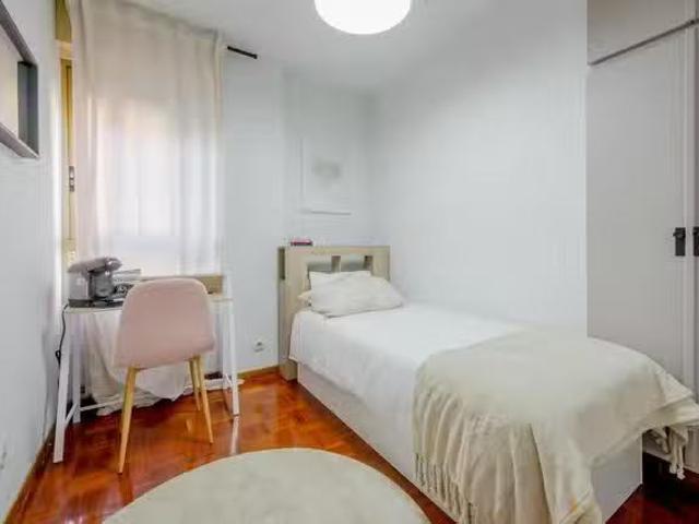 Encantador Habitación en Calle del Vizconde de los Asilos, Ciu.