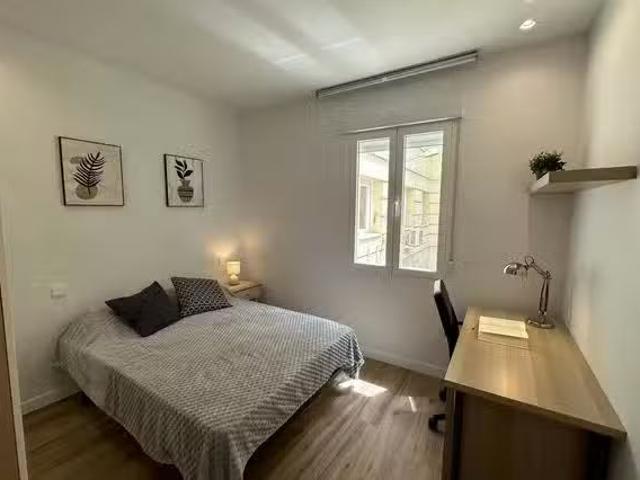 Bonito Habitación en Calle del Marqués del Vasto