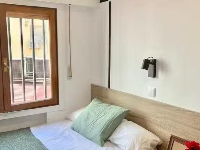 Único Habitación en Calle del Petirrojo, Aluche