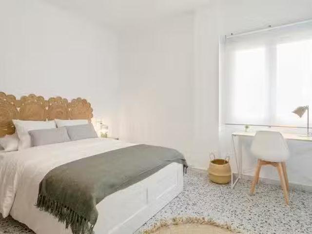 ¡Oferta! Habitación en Calle Italia, Ensanche Diputación