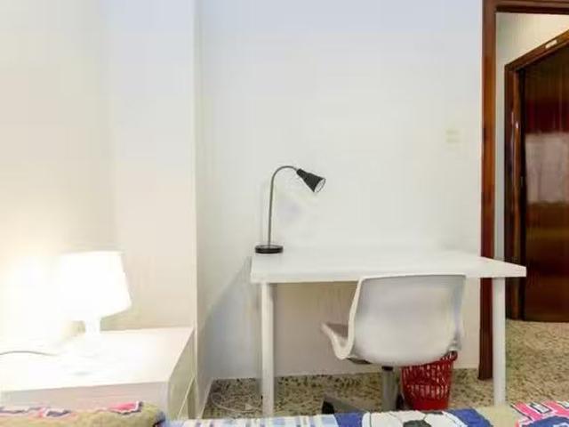 ¡Recién llegado! Habitación en Calle Pedro Antonio de Alarcón.