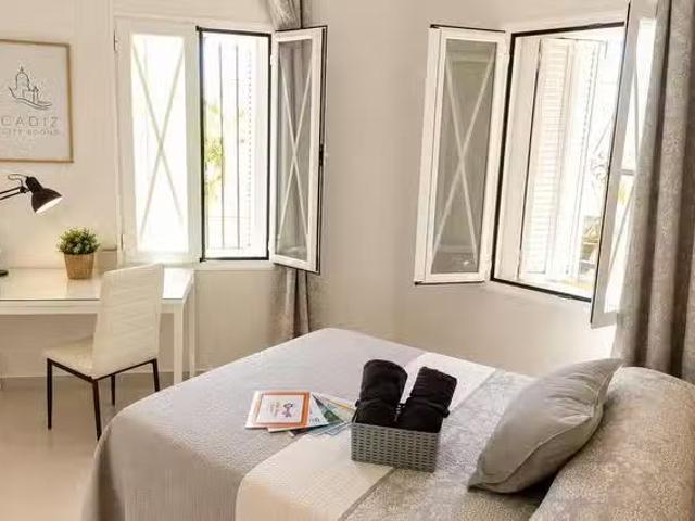 Barato Habitación en Calle Pericón de Cádiz, La Viña