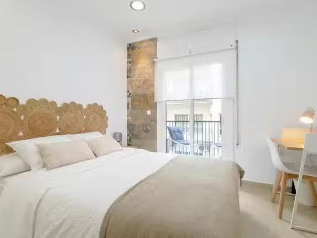 Barato Habitación en Calle Pintor Cabrera, Ensanche Diputación