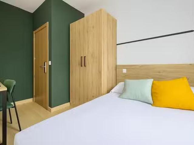¡Oferta! Habitación en Calle Porthos, Latina