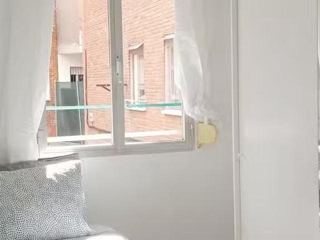 ¡En alquiler! Habitación en Calle Sierra de Palomeras, Casco H.