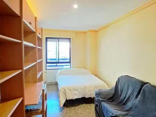 Bonito Habitación en Calle Vistabella, La Milagrosa