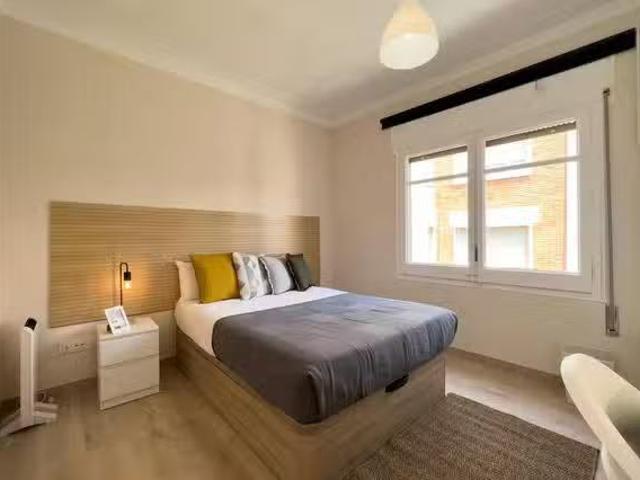 ¡Oferta! Habitación en Carrer de Verdi, La Salut