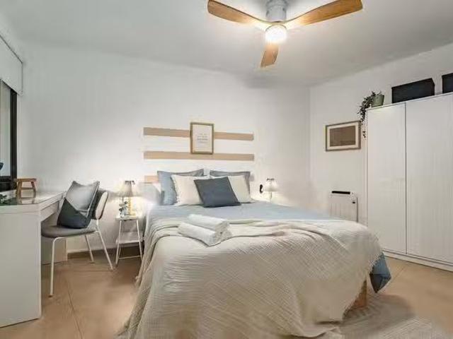 Bonito Habitación en Carrer de Calderón de la Barca