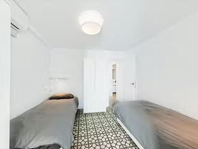 ¡Renta! Habitación en Carrer de Còrsega, l'Antiga Esquerra de.