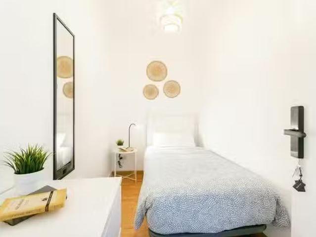 ¡Renta! Habitación en Carrer de Còrsega, Sagrada Familia