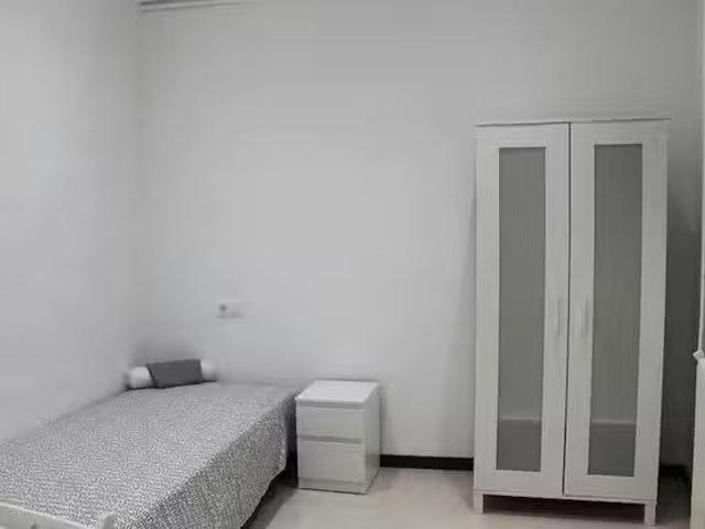 ¡Renta! Habitación en Carrer de Jonqueres, S. Pere, Santa Cate.