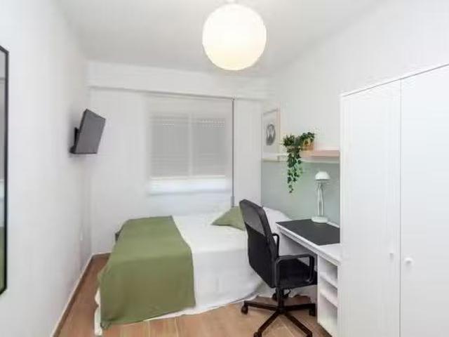 ¡Renta! Habitación en Carrer de la Pianista Empar Iturbi, Jesús