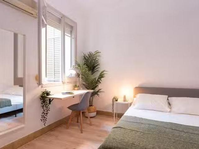 ¡Recién llegado! Habitación en Carrer del Comte d'Urgell, 44