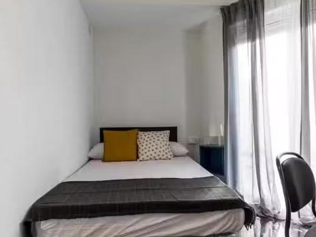 Encantador Habitación en Carrer del Periodista Azzati