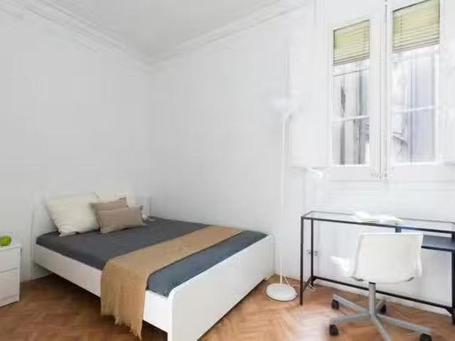 Bonito Habitación en Gran Via de les Corts Catalanes, Eixample