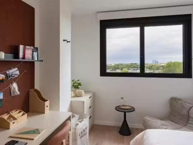 Bonito Habitación en km. 0,500, Fuencarral El Pardo, 28049 Mad.