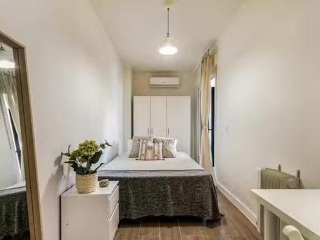 ¡Recién llegado! Habitación en Paseo de la Reina Cristina, Jer.