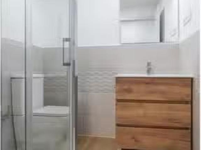Único Habitación en piso compartido de 5 habitaciones en San F.
