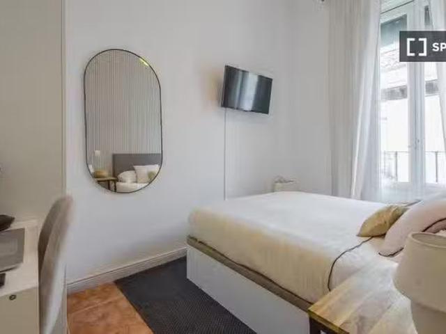 Nuevo Habitación en piso compartido de 6 habitaciones en Embaj.