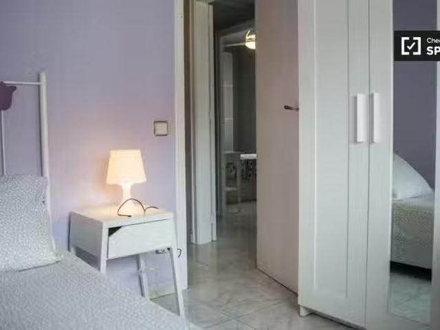 Encantador Habitación en piso compartido de 3 habitaciones, Ho.