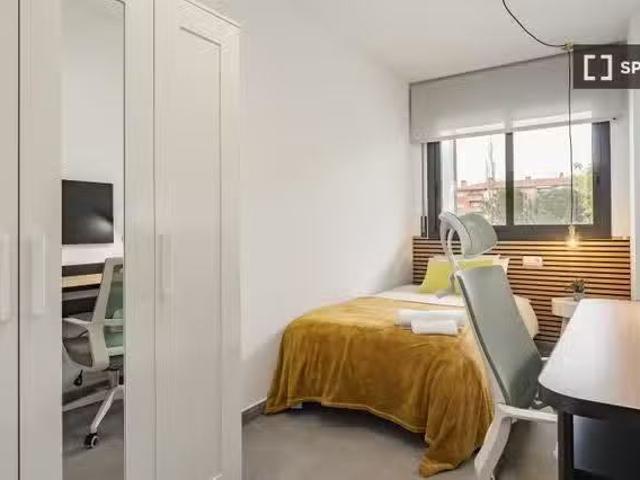 Encantador Habitación en piso compartido en sant cugat del val.