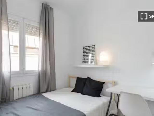 Único Habitación en piso de 5 habitaciones en El Gòtic, Barcel.