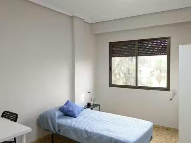¡Renta! Habitación en Plaça de les Corts Valencianes