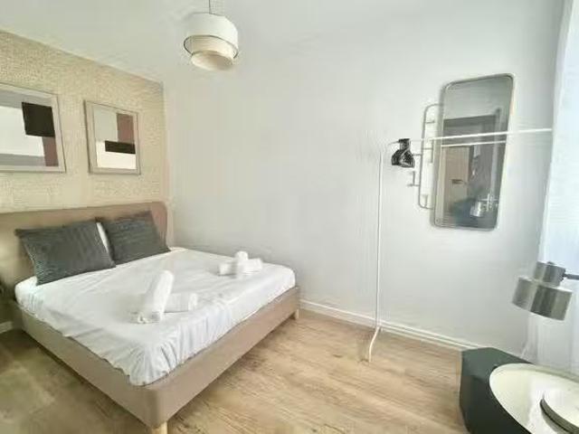 Barato Habitación en Plaza de Pepe Mena, Distrito Centro