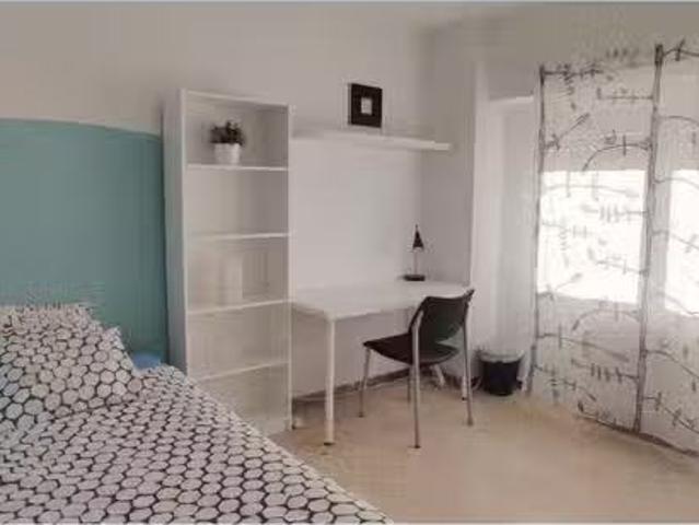 Nuevo Habitación en un piso compartido de 6 habitaciones en Za.