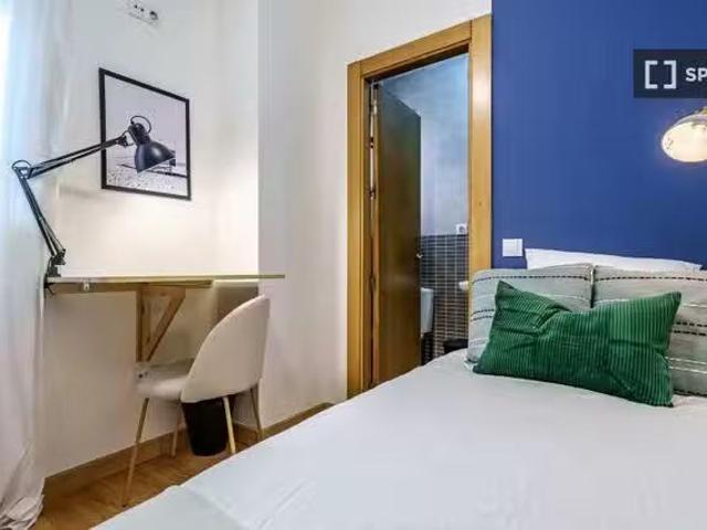 Nuevo Habitación en un piso compartido de 20 habitaciones en a.