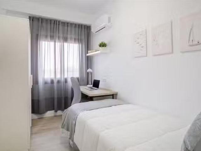 Encantador Habitación en 23 Avenida Catedrático Soler