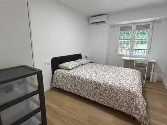 ¡En alquiler! Habitación en 55 Avinguda d'Ausiàs March