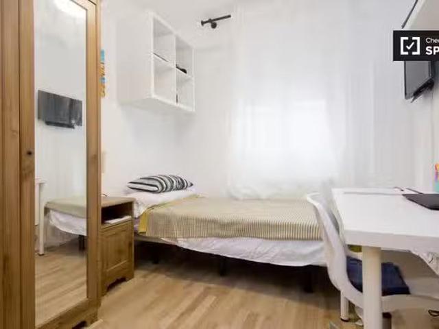 Acogedor Habitación soleada en piso compartido en Alcalá de He.