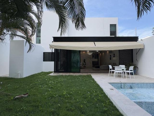 RENTA HERMOSA CASA DE 4 RECAMARAS AMUEBLADA CON PANELES SOLARES ALBERCA Y JARDIN EN MONTEBELLO