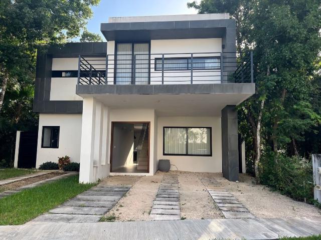 RENTA HERMOSA CASA SENDEROS DE MAYAKOBA P.C. $50,000 SEMIAMUEBLADA NEGOCIABLE