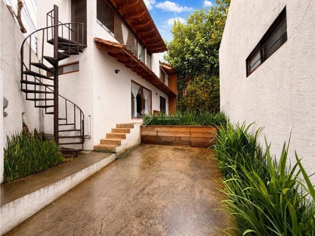 RENTA I CERCA DE LA ESCUELA VALLE DE BRAVO I AMUEBLADA I JARDIN