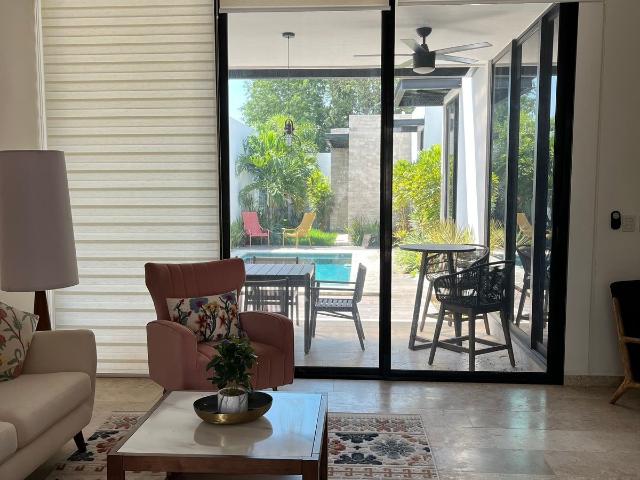 RENTA. Impecable residencia de lujo, AMUEBLADA Y EQUIPADA