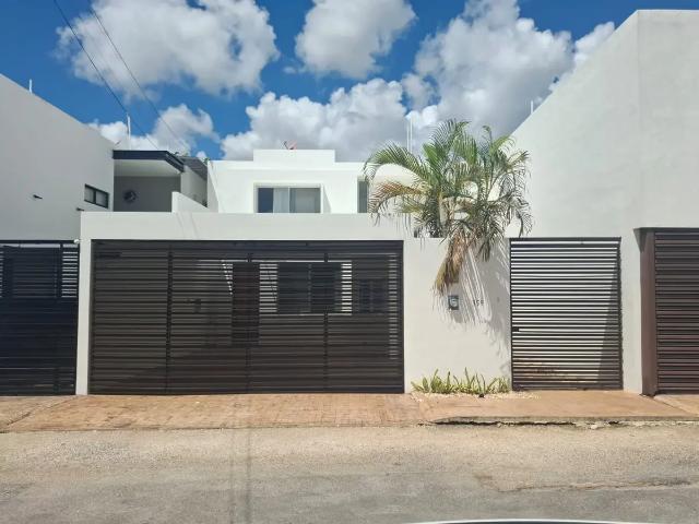 RENTA INCREIBLE CASA EN FRACC MONTEBELLO, MERIDA, YUCATAN