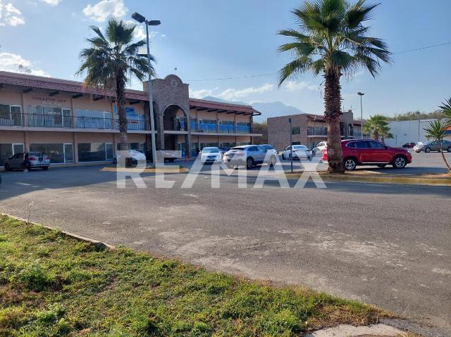 RENTA LOCAL COMERCIAL 2o. PISO 45m2 Plaza Cristalinas, Carretera Nacional Santiago Nuevo Le?n 4