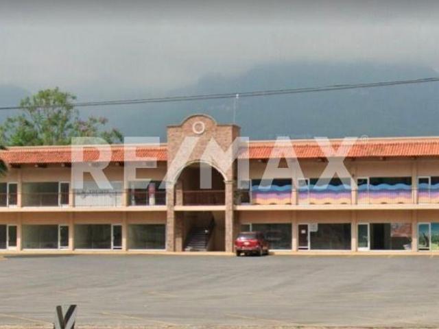 RENTA LOCAL COMERCIAL 90m2 planta alta en Plaza Cristalinas, Carretera Nacional Santiago NL 4