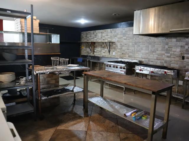 Renta Local Comercial adecuado y con equipo listo para restaurante o cafeteria playa del carmen centro
