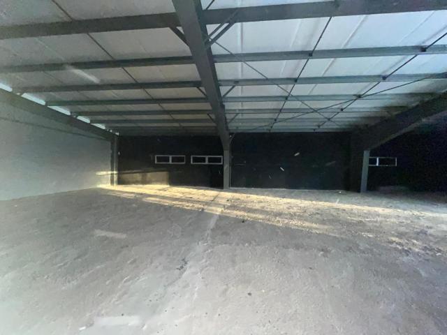 Renta Local comercial de 400 m2 con estacionamiento privado