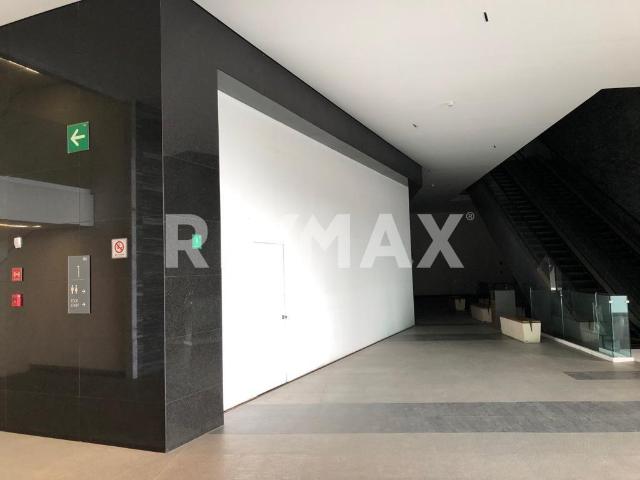 Renta Local Comercial en Prolongacion Paseo de la Reforma Santa Fe