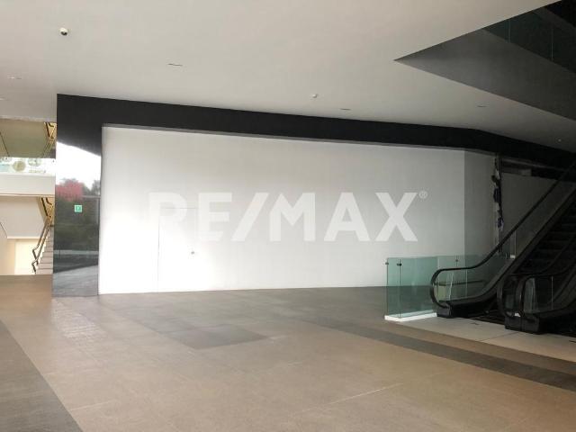 Renta Local Comercial en Prolongacion Paseo de la Reforma Santa Fe