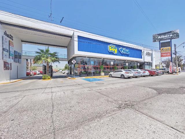 RENTA / LOCAL EN PLAZA ALBERA
